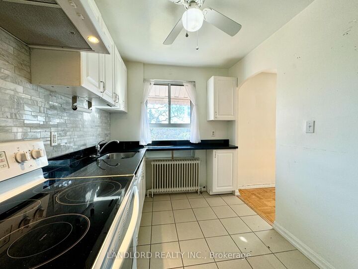 Property Photo:  2696 Lake Shore Boulevard W 5  ON M8V 1G8 