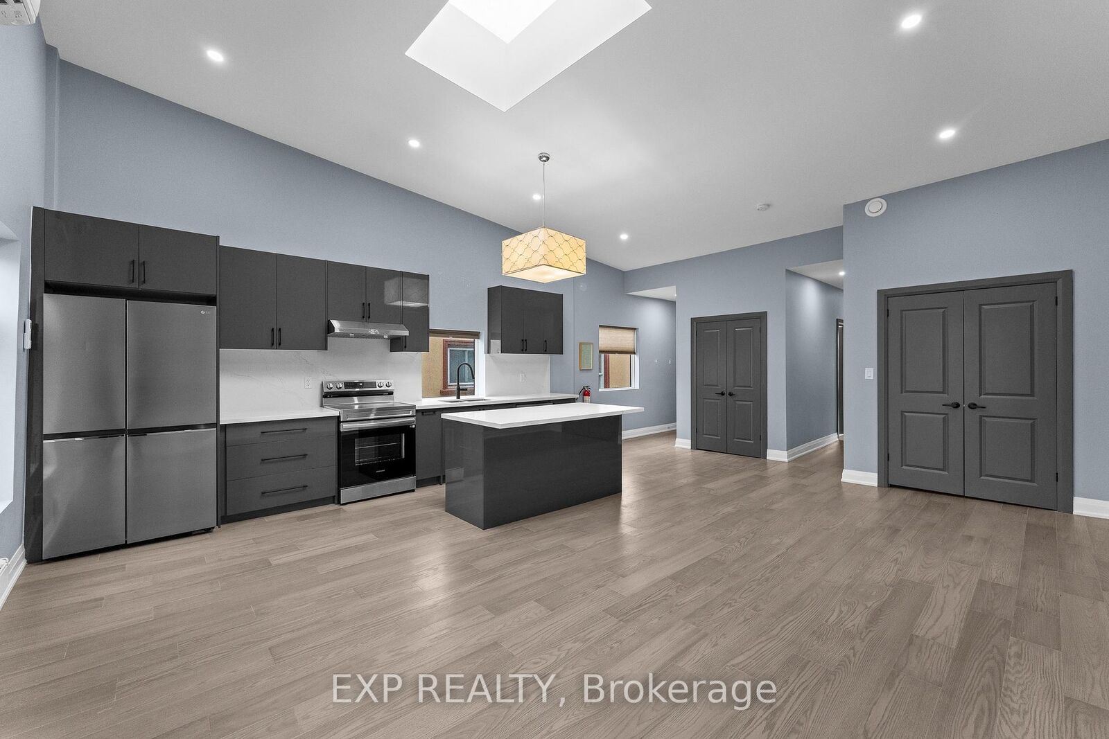 Property Photo:  5850 Ferry Street 1  ON L2G 1S9 