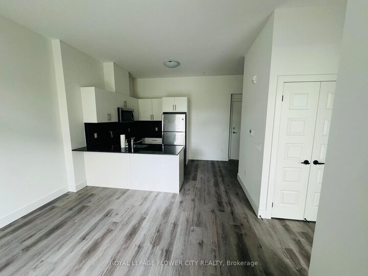 Property Photo:  103 Roger Street 108  ON N2J 0G2 