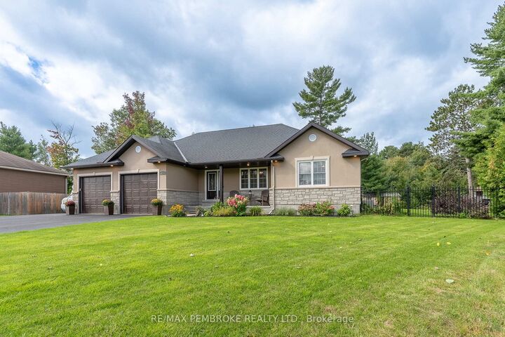 Property Photo:  221 Oriole Crescent  ON K8H 0A7 