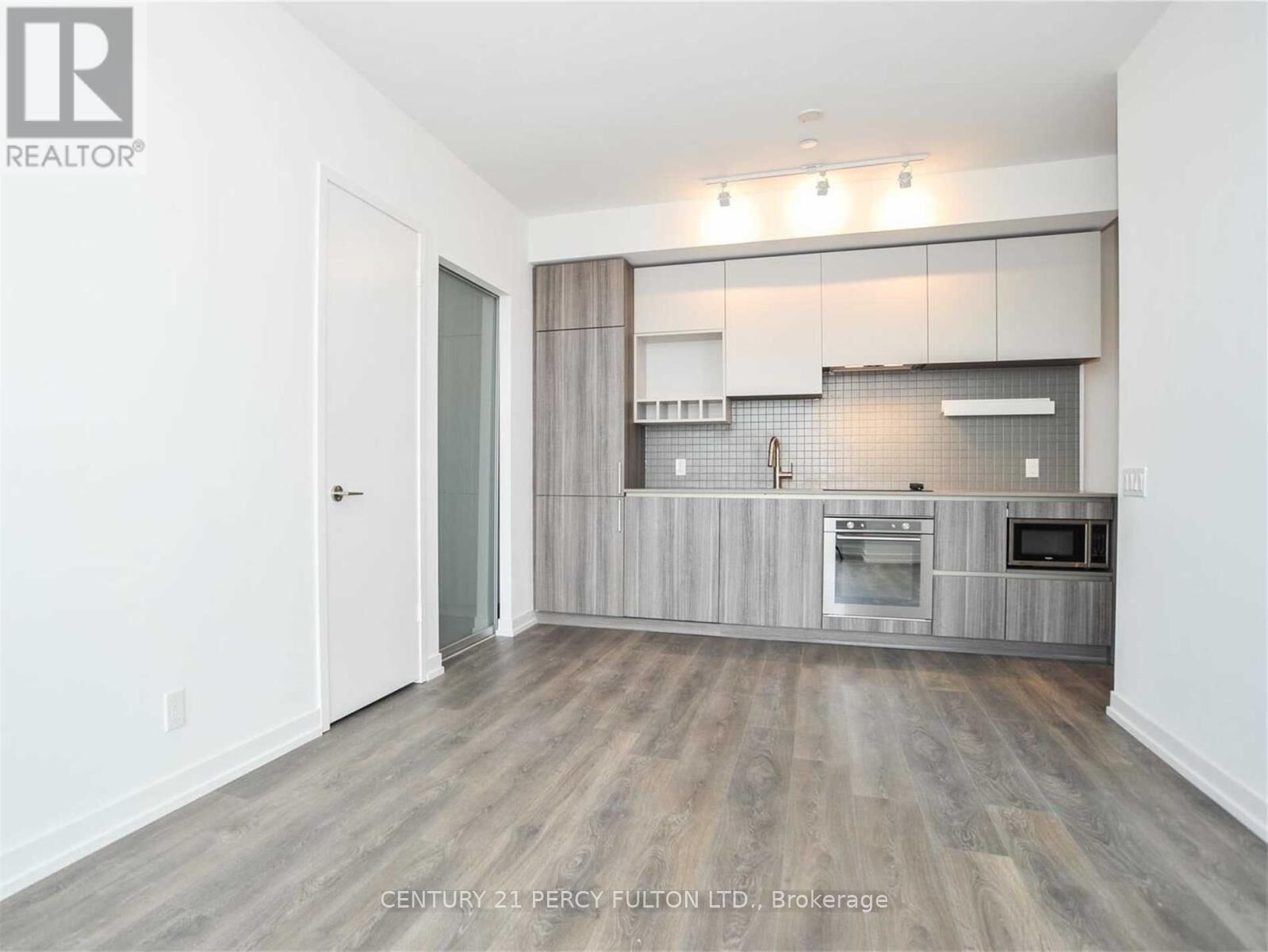 Property Photo:  898 Portage Parkway 4012  ON L4K 0J7 