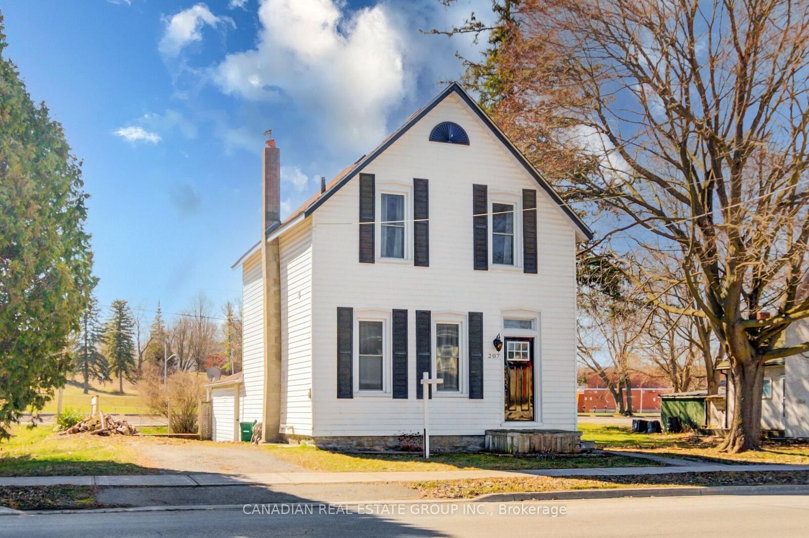 Photo de la propriété:  207 Front Street N  ON K0L 1L0 