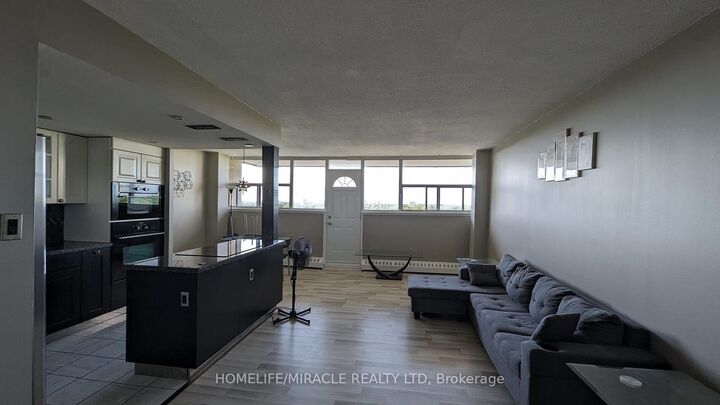 Property Photo: 215 Glenridge Avenue 907 ON L2T 3J7