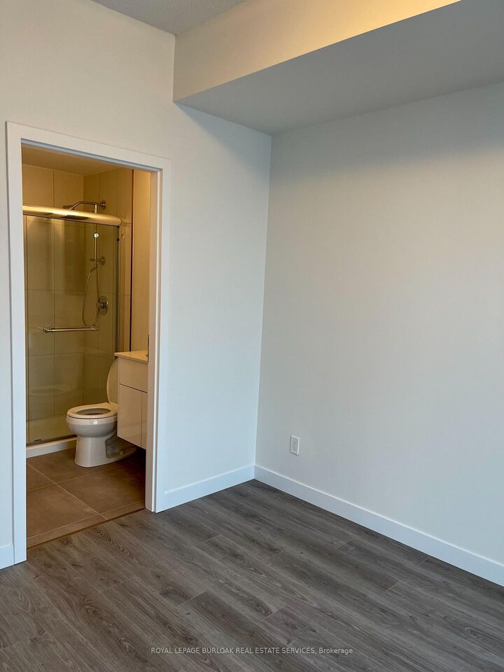 Property Photo:  60 Frederick Street 3902  ON N2H 2L7 