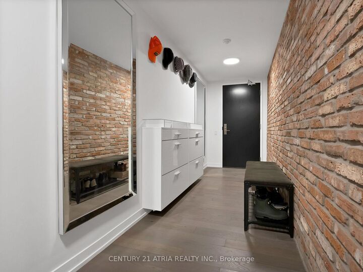 Property Photo:  95 Bathurst Street 318  ON M5V 0M9 