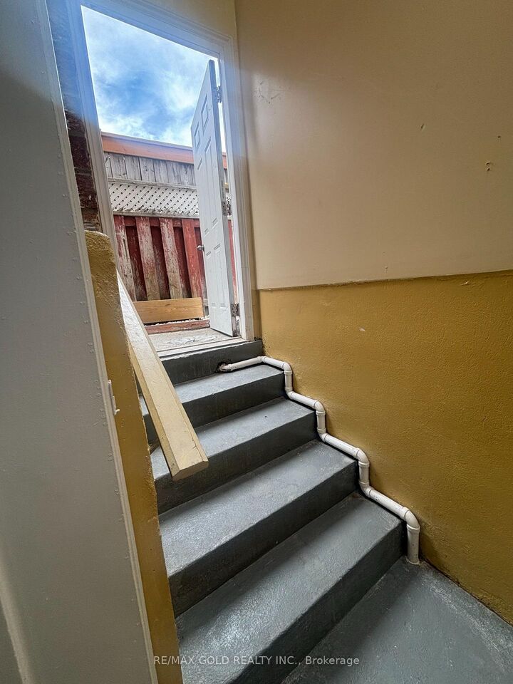 Property Photo:  11 Eagleridge Drive  ON L6R 1G6 