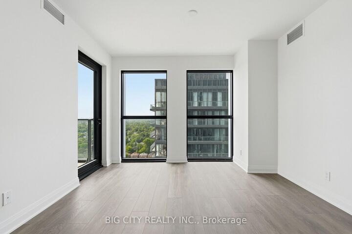 Property Photo:  25 Frederick Todd Way 2104  ON M4G 0E8 