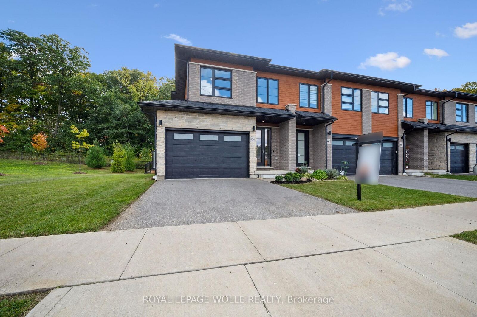 Property Photo:  884 Robert Ferrie Drive  ON N2R 0P2 