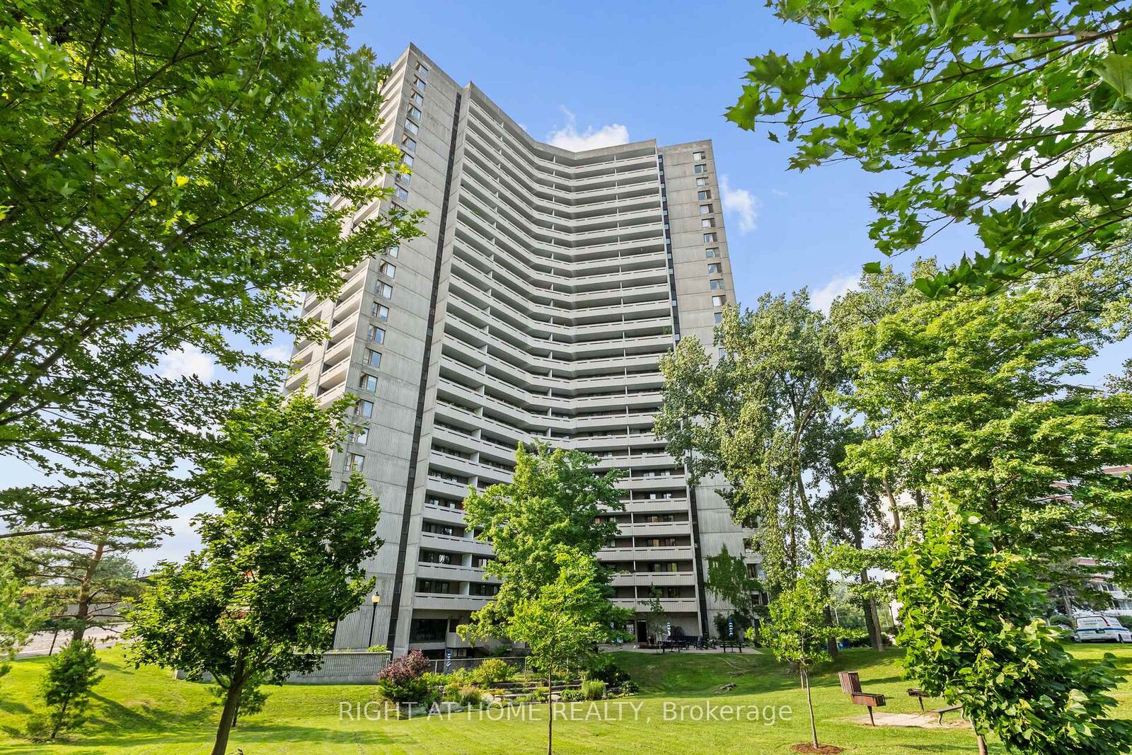 Property Photo:  1081 Ambleside Drive 306  ON K2B 8C8 