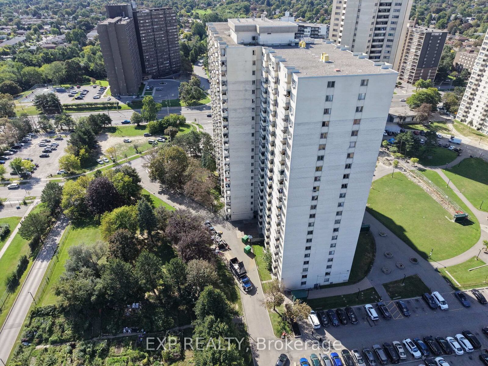 Property Photo:  320 Dixon Road 1813  ON M9R 1S8 