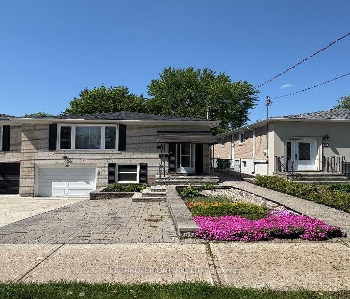 Property Photo:  40 Green Bush Road  ON M2M 1P3 