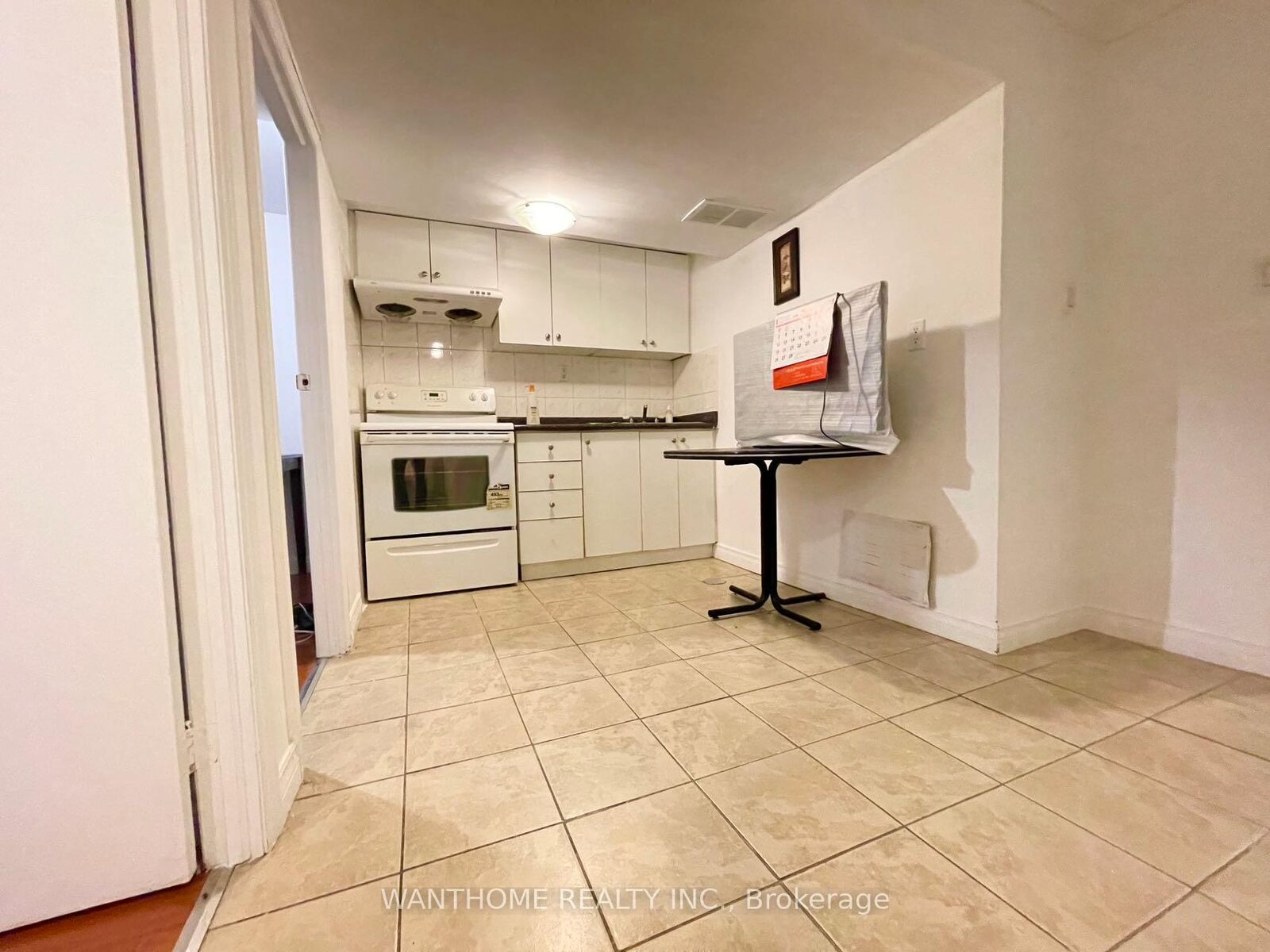 Property Photo:  82 Maresfield Drive Bsmt  ON M1V 2W9 