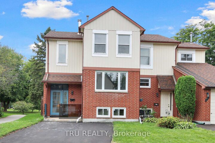 Property Photo:  52 Greenboro Crescent  ON K1T 1W5 