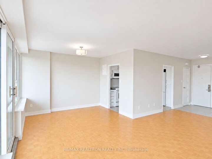 Property Photo:  10 Shallmar Boulevard 709  ON M5N 1J4 