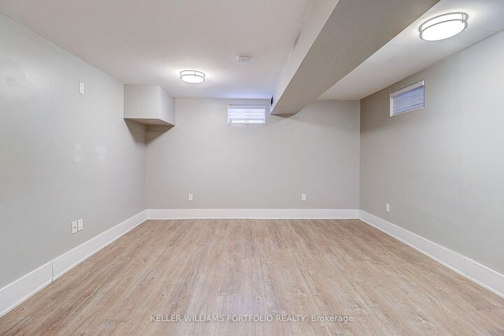 Property Photo:  962 Willowdale Avenue Lower Level  ON L1H 1W4 