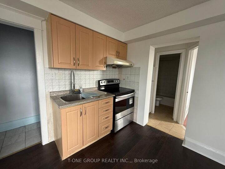 Property Photo:  418 Royal York Road Unit 2  ON M8Y 2R9 