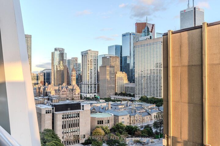 Property Photo:  230 Simcoe Street S 1916  ON M5T 1T4 