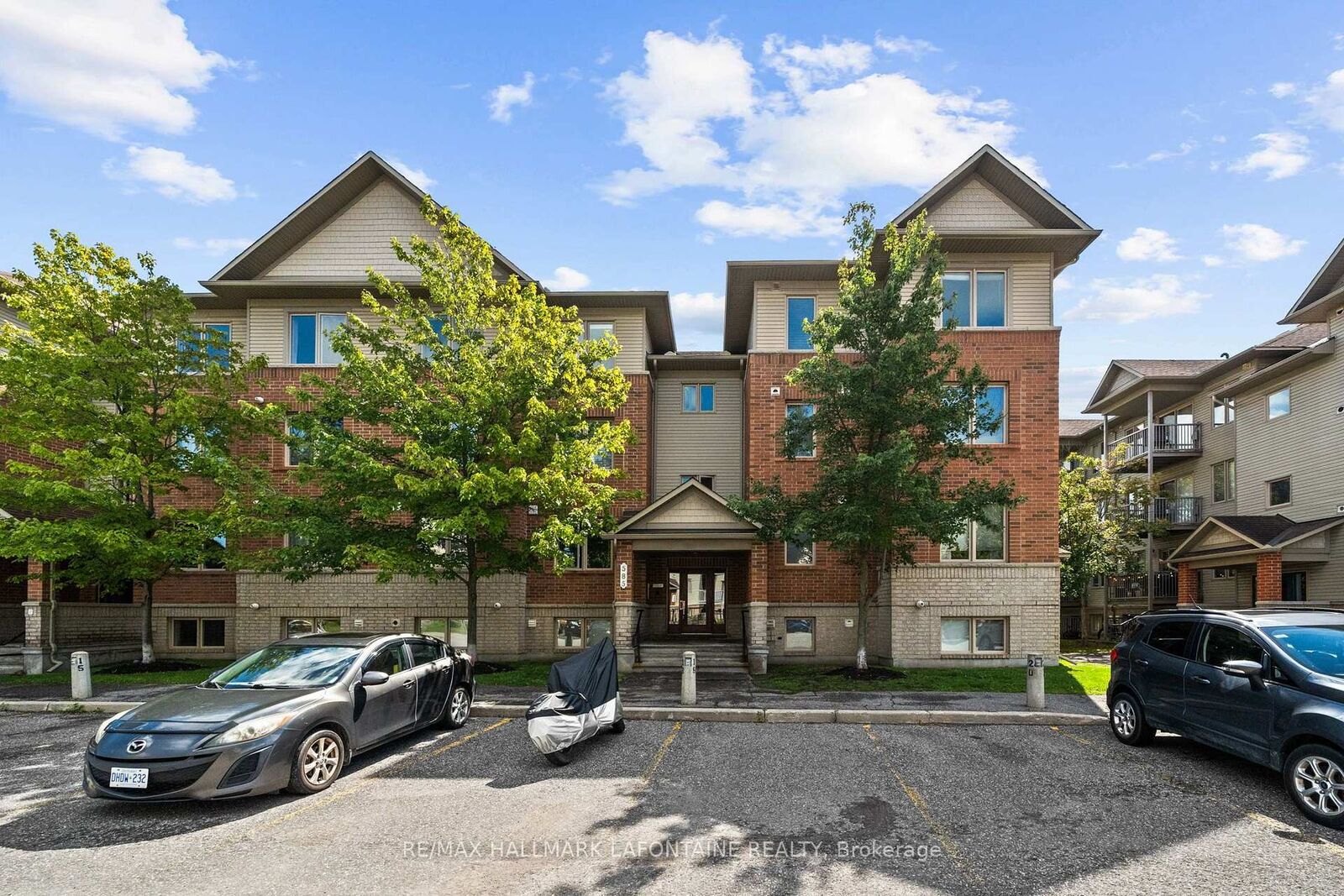 Property Photo:  585 Stonefield Private 7  ON K2G 4R4 