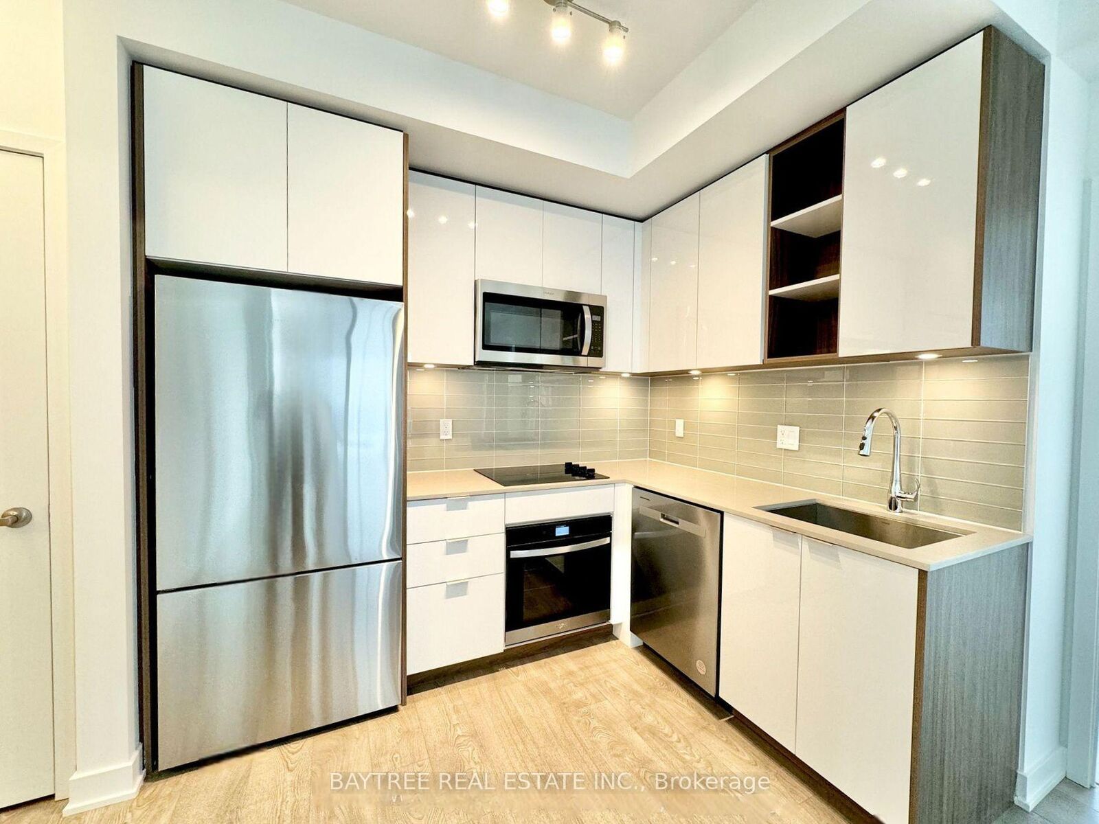 Property Photo:  543 Richmond Street W 1223  ON M5V 0W9 