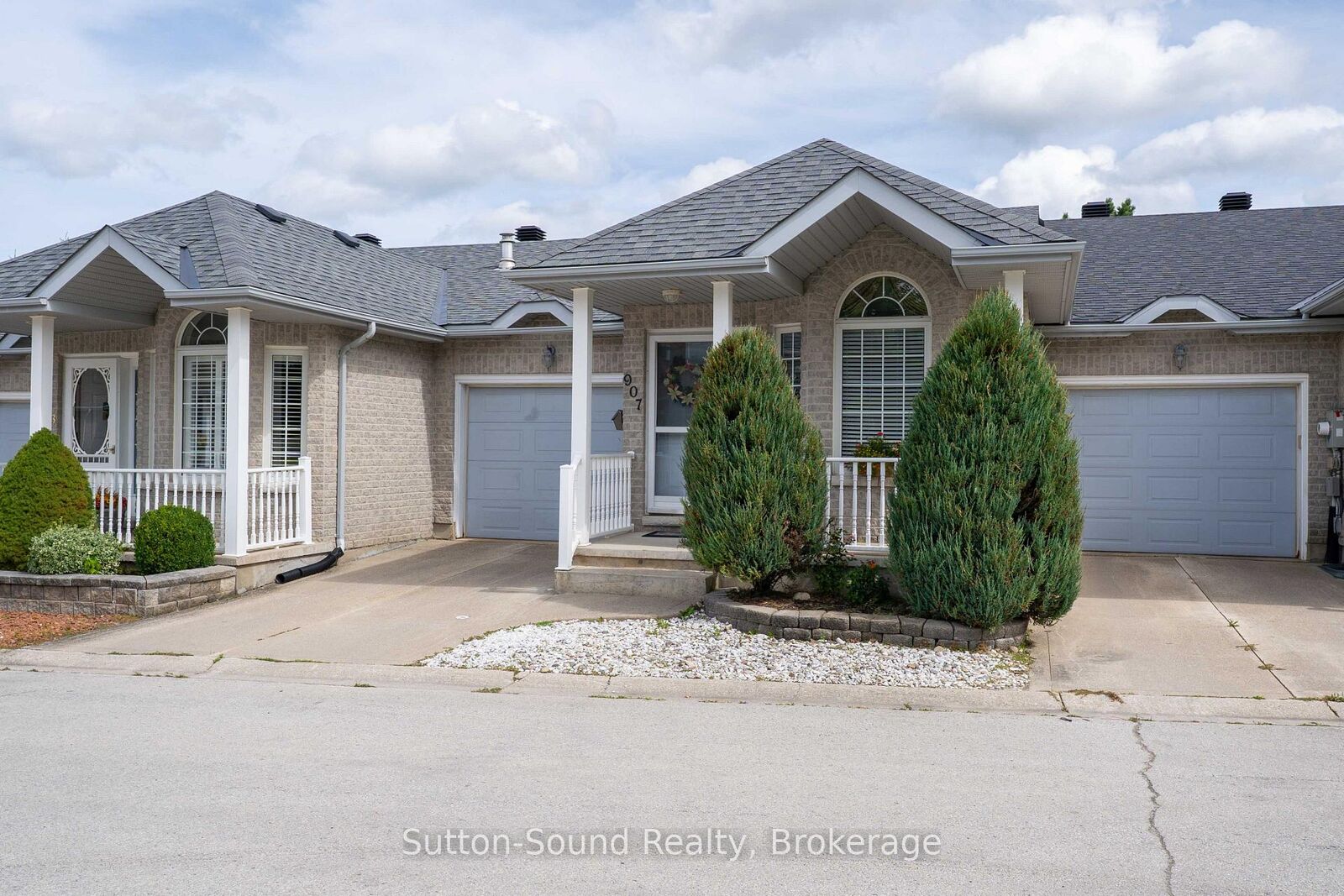 Property Photo: 907 9th A Avenue E ON N4K 6Y4