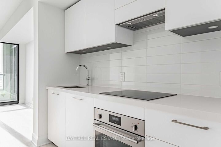 Property Photo:  33 Frederick Todd Way 532  ON M4G 0C9 