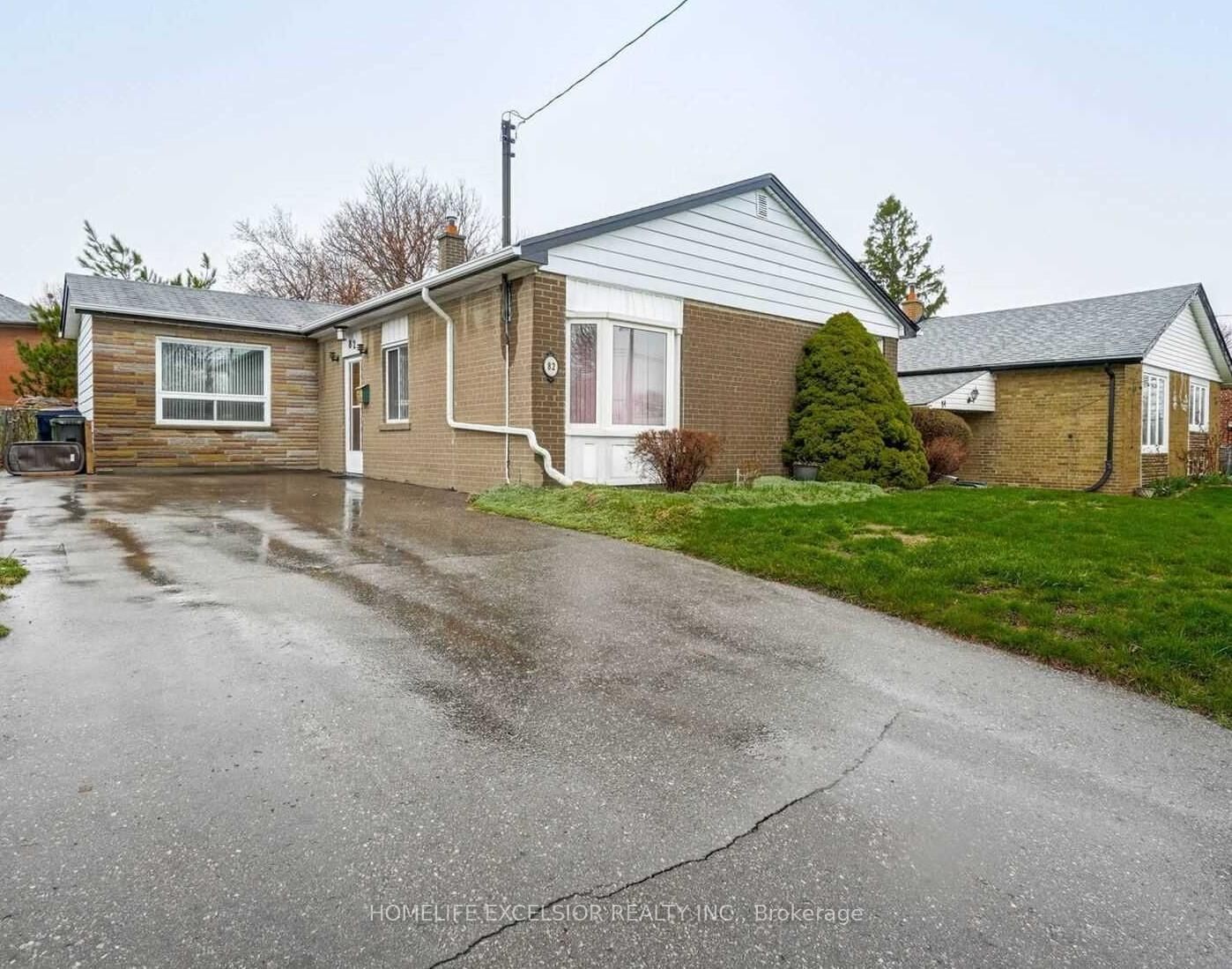 Property Photo:  82 Pandora Circle Main  ON M1H 1V7 