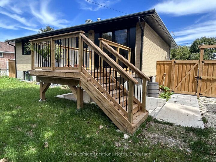 Property Photo:  642 Oak Street  ON L9Y 2Z8 