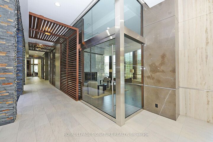 Property Photo:  330 Burnhamthorpe Road W 1604  ON L5B 3Y5 