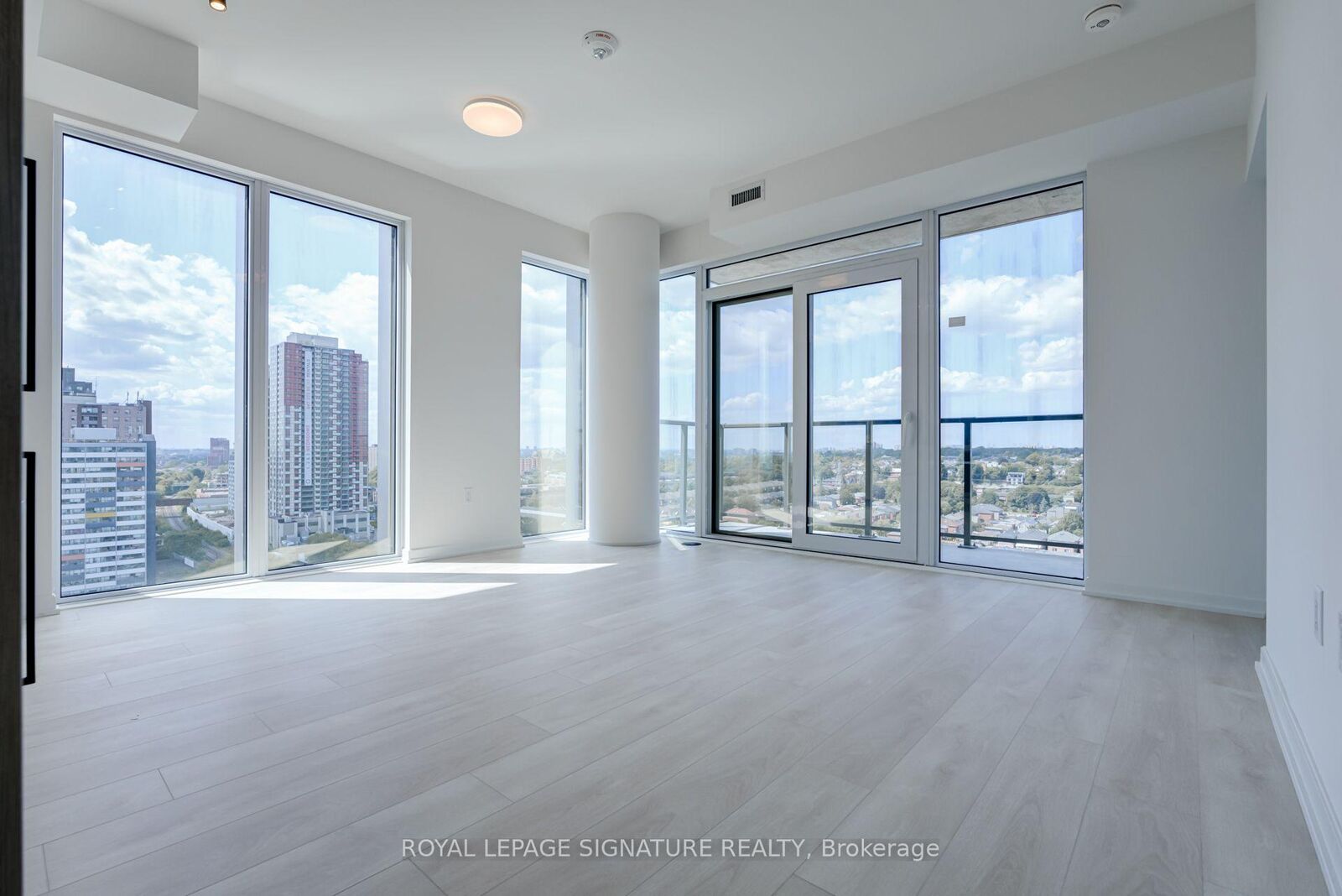 Property Photo:  1285 Dupont Street 1404  ON M6H 0E3 