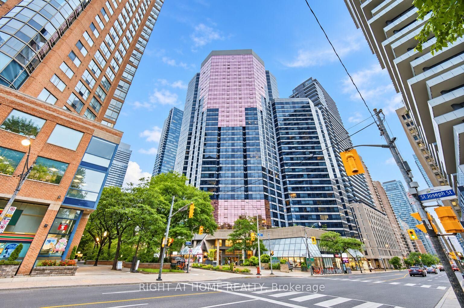 Property Photo:  1001 Bay Street 402  ON M5S 3A6 