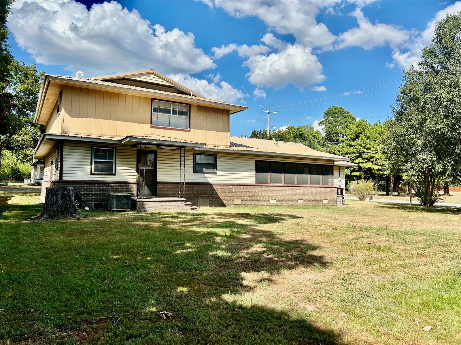 Property Photo:  1921 N Augusta St Avenue  OK 74403 
