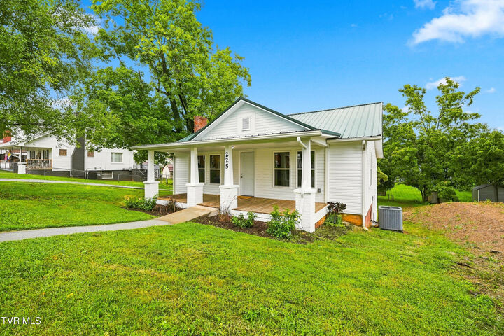 Property Photo:  225 Glen Avenue  TN 37665 