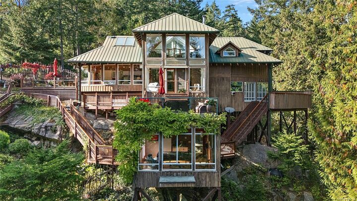 Property Photo: 486 Bluff Way BC V0N 2J2