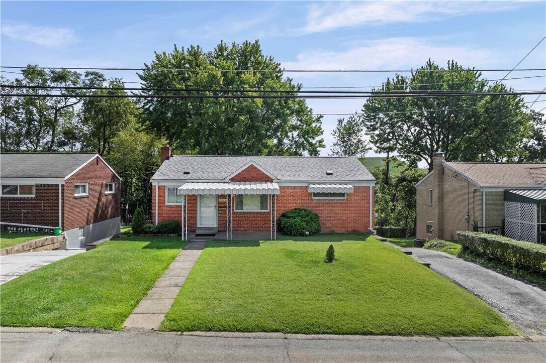 Property Photo:  551 Lebanon Manor Dr  PA 15122 