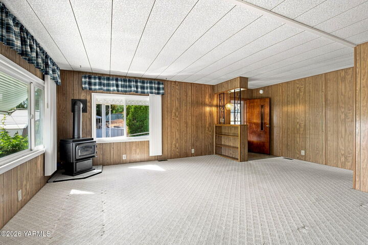 Property Photo: 8301 W Tieton Dr WA 98908