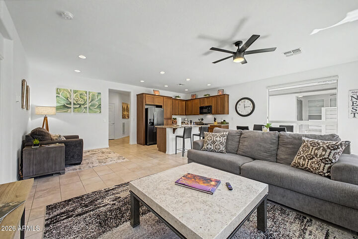 Property Photo: 678 E Cobble Stone Drive AZ 85140