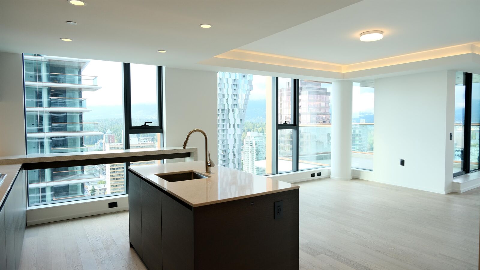 Property Photo:  1408 Robson Street 2xxx  BC V6G 0E6 