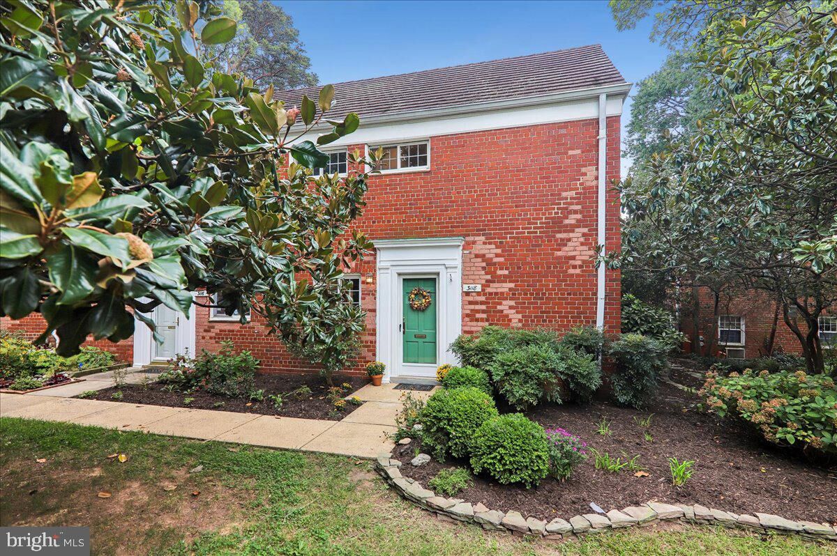 Property Photo: 3118 Wellington Road VA 22302