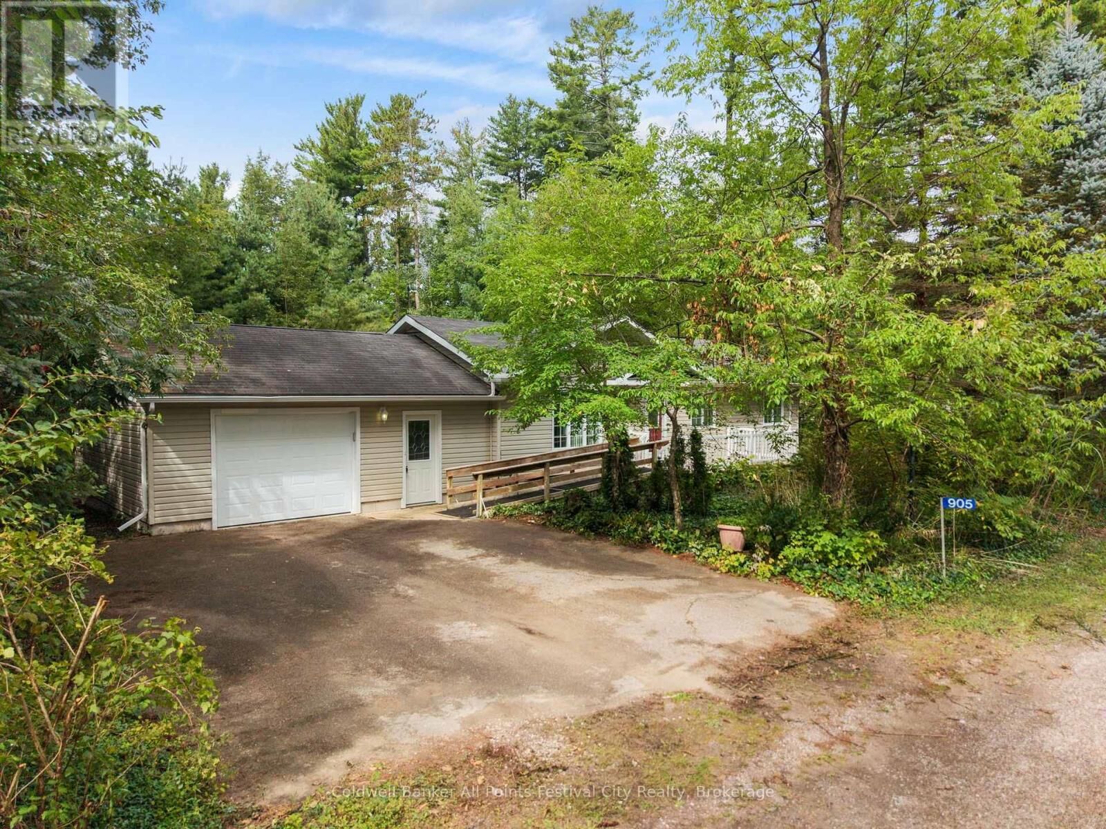 Property Photo:  905 White Cedar Drive  ON N0M 1G0 