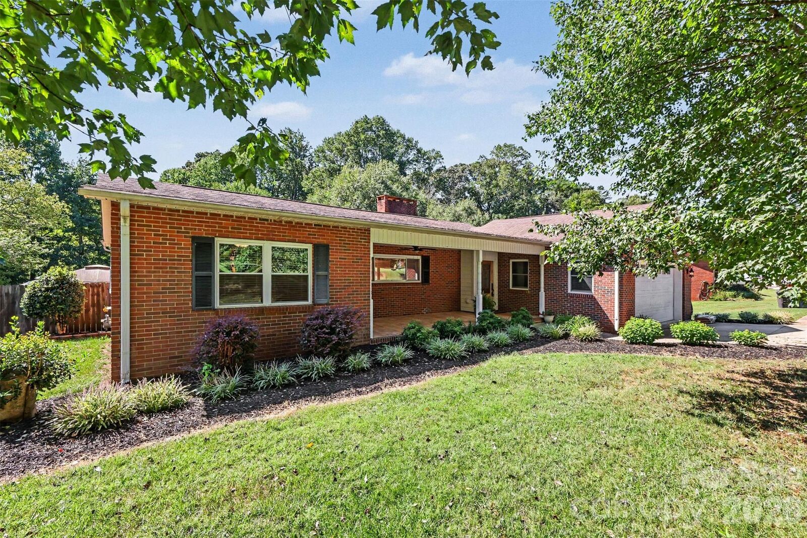 Property Photo: 827 Ferndale Drive NC 28677