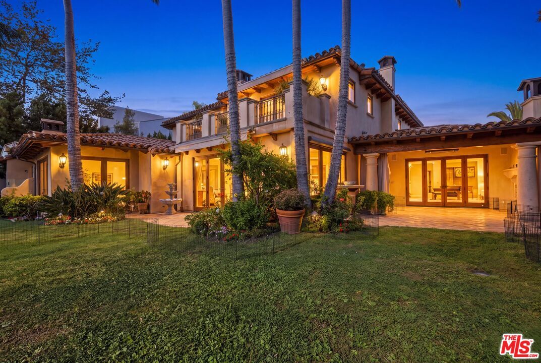 Property Photo:  1617 Tower Grove Dr  CA 90210 
