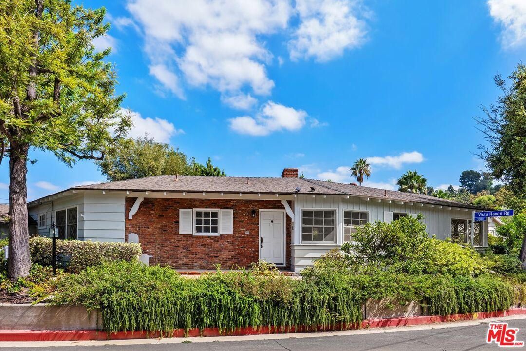 Property Photo: 3640 Meadville Dr CA 91403