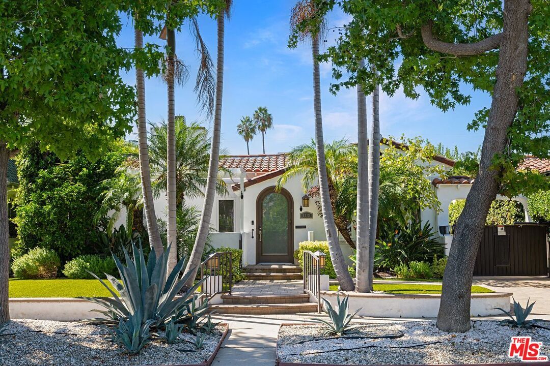 Property Photo:  1173 S Point View St  CA 90035 