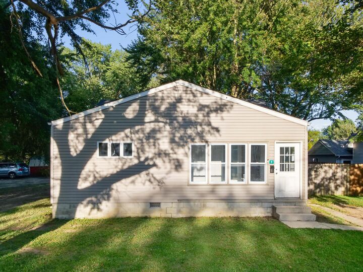 Property Photo:  9 Pearl Street  OH 43344 