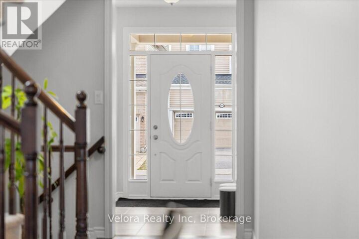 Property Photo:  762 Rosehill Avenue  ON K2S 0X2 