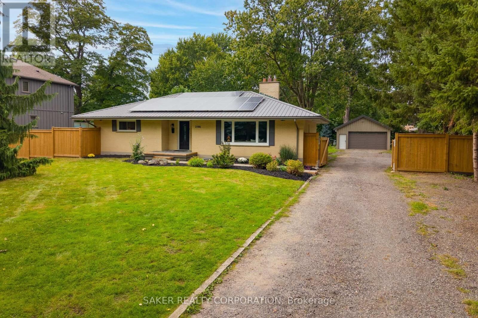 Property Photo:  2586 Dundas Street  ON N5V 3C7 