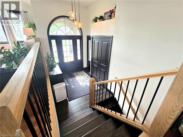 Property Photo:  1 Driftwood Drive  ON N3Y 5N1 