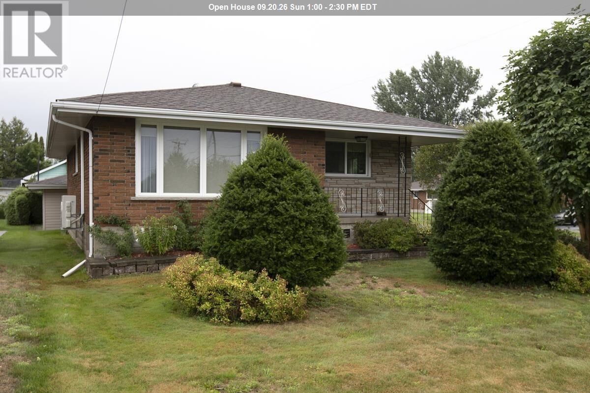 Property Photo:  382 Doncaster Rd  ON P6C 2V2 