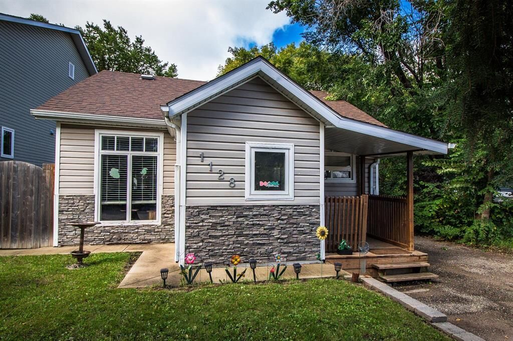 Property Photo: 1128 7th Street MB R7A 3V5