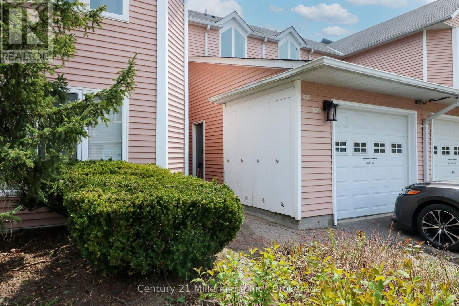 Property Photo:  34 Dawson Drive 825  ON L9Y 5B4 